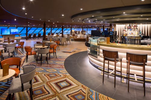MS Westerdam - Explorations Cafe & Bar - Holland America Line &ndash; &copy; 2017 Michel Verdure / www.verdurephoto.com