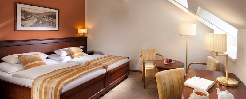 Jachymov - Hotel Radium Palace Spa & Wellness - Zimmerbeispiel Junior Suite – ©AXXOS HOTELS & RESORTS, s.r.o.