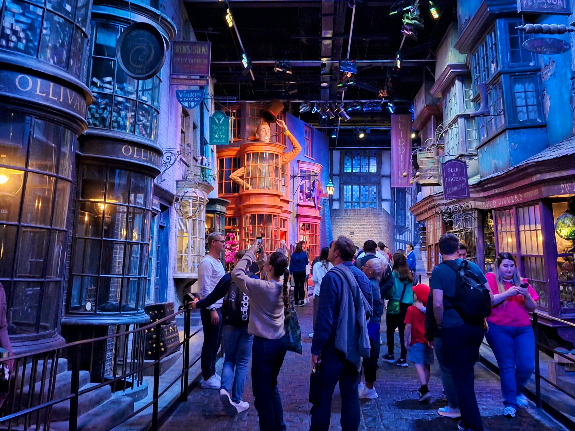 Winkelgasse in den Warner Bros. Filmstudios - &copy;Heike Jack - Eberhardt TRAVEL