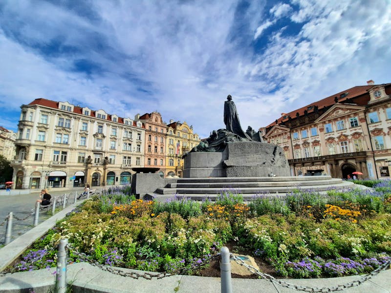 Städtereise Prag - Altstädter Ring mit Jan Hus-Denkmal - ©Franziska Bergmann - Eberhardt TRAVEL
