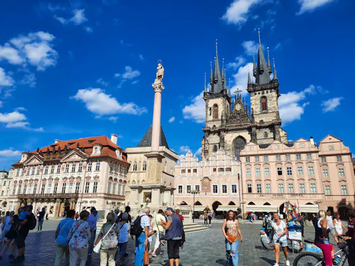 Stadtrundgang in der Altstadt von Prag mit Altstädter Ring und Teynkirche &ndash; &copy; Franziska Bergmann - Eberhardt TRAVEL