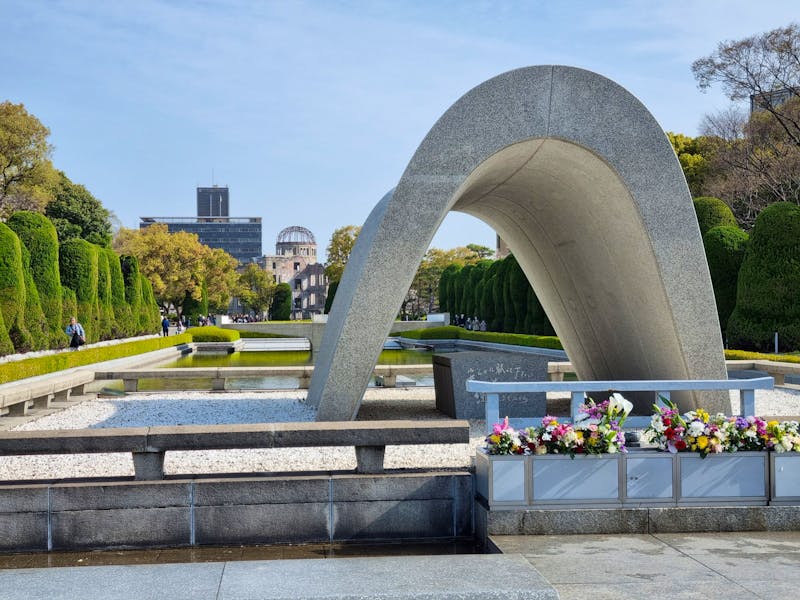 Hiroshima - Ehrenmal im Friedenspark  - ©Katrin Deutschbein - Eberhardt TRAVEL
