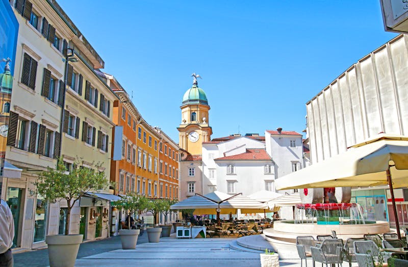 Stadtrundgang in Rijeka - Hauptplatz und Uhrturm - ©birdiegal - stock.adobe.com
