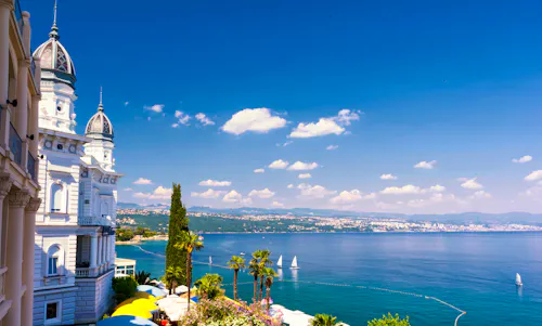 Blick von Opatija auf die Kvarner Bucht &ndash; &copy; lukaszimilena - stock.adobe.com