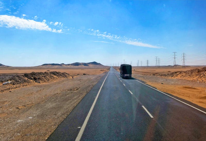 Straße nach Abu Simbel - ©Gina Egenolf - Eberhardt TRAVEL