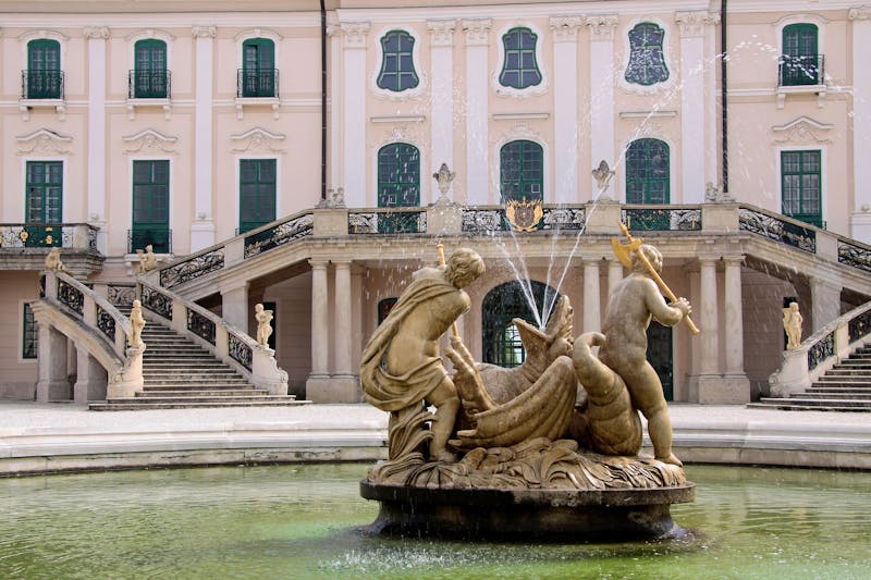 Brunnen im Innenhof vom Schloss Esterhazy in Fertöd - ©cmfotoworks - stock.adobe.com