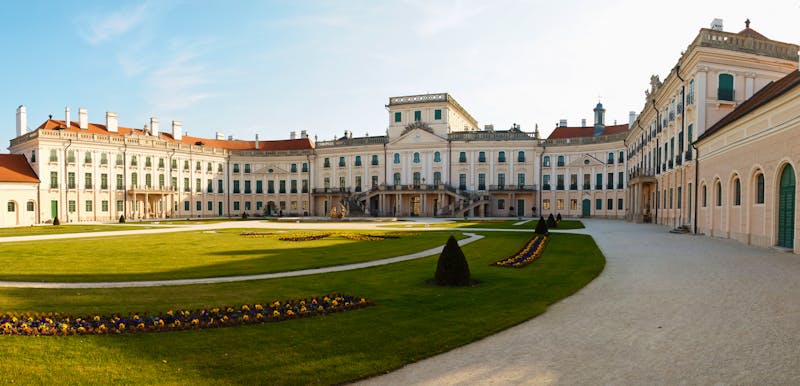Innenhof im Schloss Esterhazy in Fertöd - ©szirtesi - stock.adobe.com