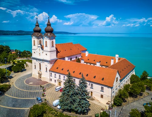 Abteilkirche von Tihany in Ungarn – © zgphotography - stock.adobe.com