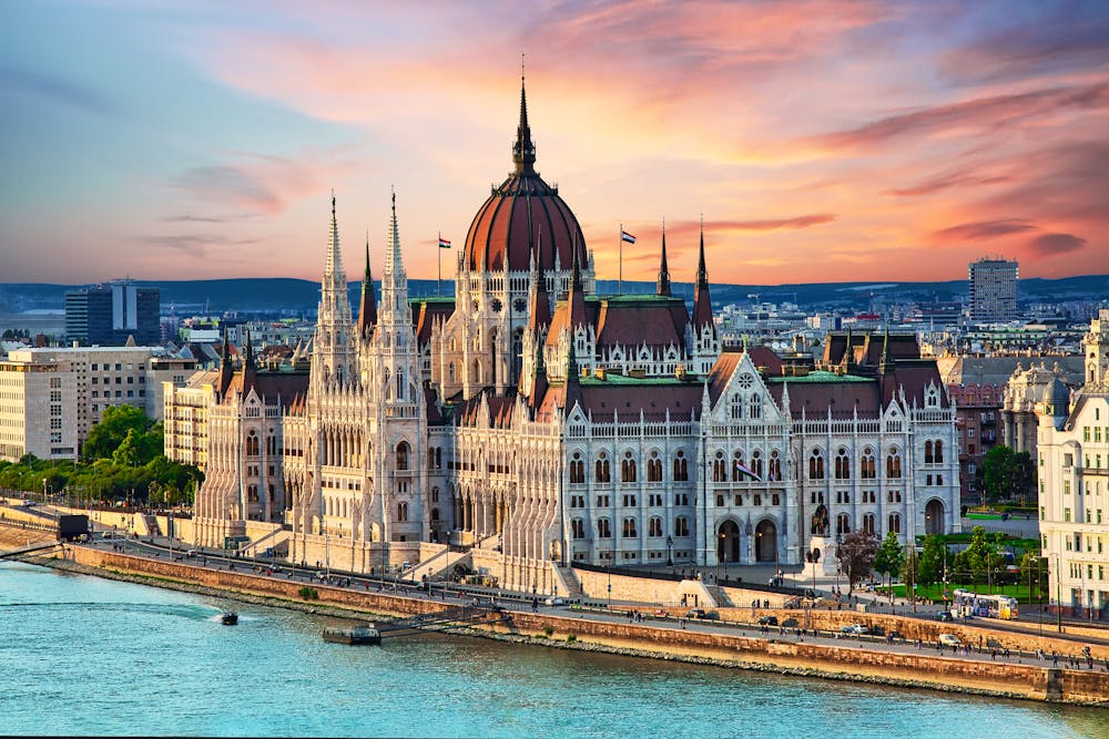 Parlament von Ungarn in Budapest &ndash; &copy; e_polischuk - stock.adobe.com