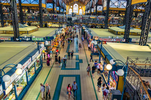 Markthalle von Budapest in Ungarn &ndash; &copy; Alberto Giron - stock.adobe.com