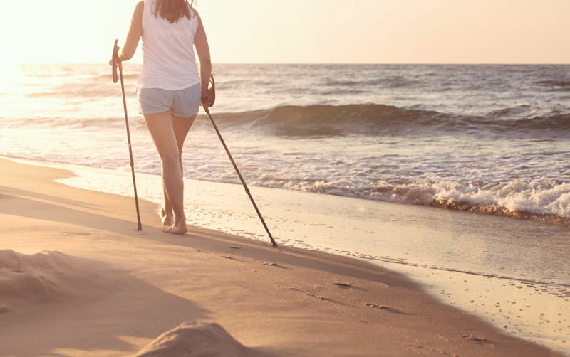 Nordic walking am Strand - ©rangizzz - stock.adobe.com