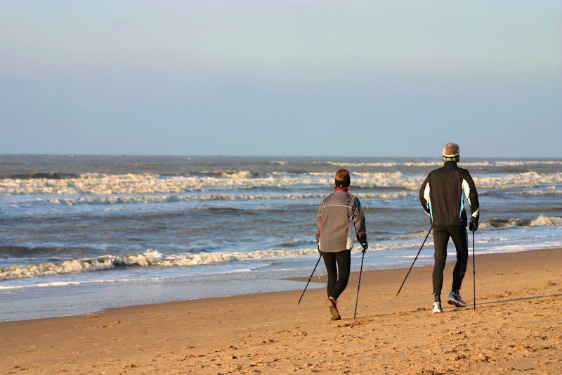 Nordic walking am Strand - ©E. Spek - stock.adobe.com