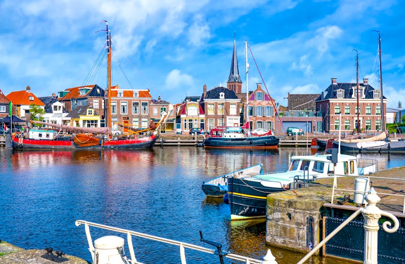 Lemmer in Friesland - Altstadt und Hafen - ©Comofoto - stock.adobe.com