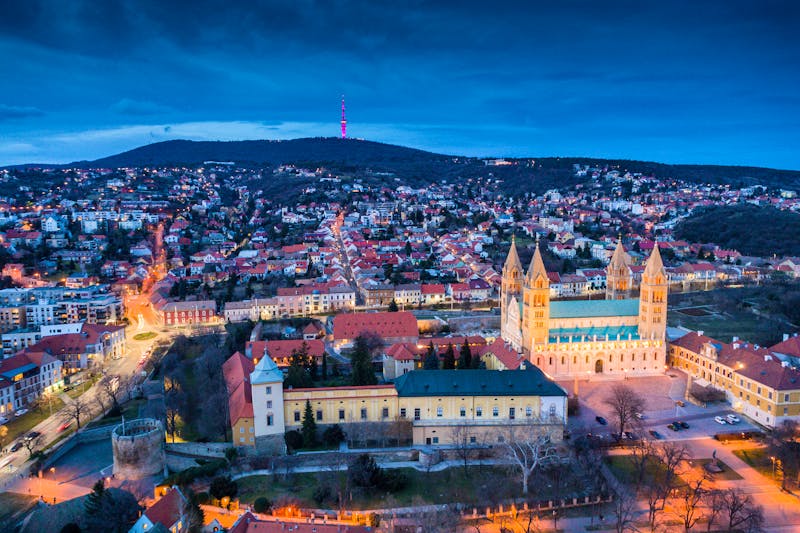 Pecs in Ungarn am Abend - ©csakistiphoto - stock.adobe.com