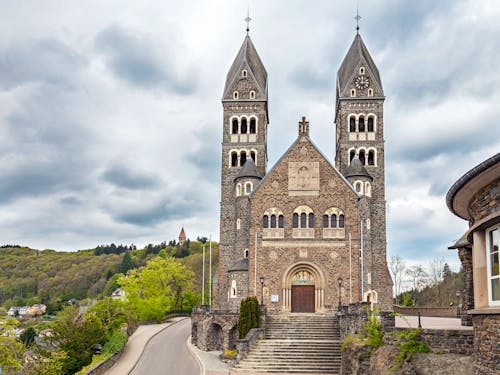 Kirche in Clervaux &ndash; &copy; fuchsphotography - stock.adobe.com