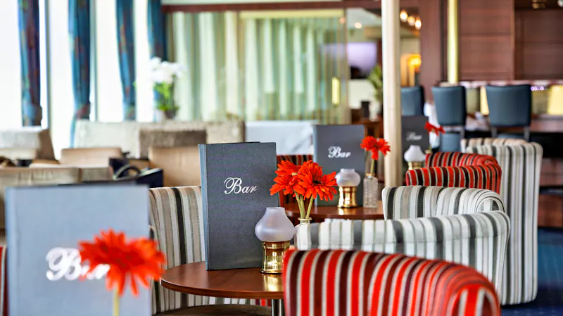 Dutch Grace Lounge - &copy;Dutch Cruise Line 
