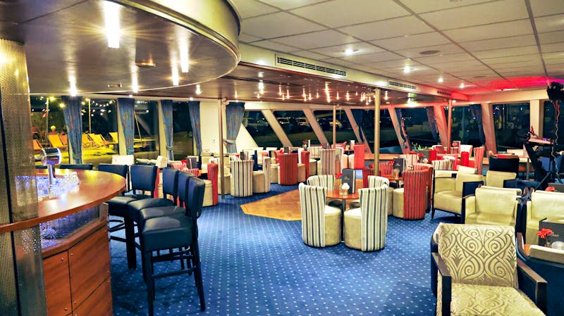 Dutch Grace Lounge - ©Dutch Cruise Line 
