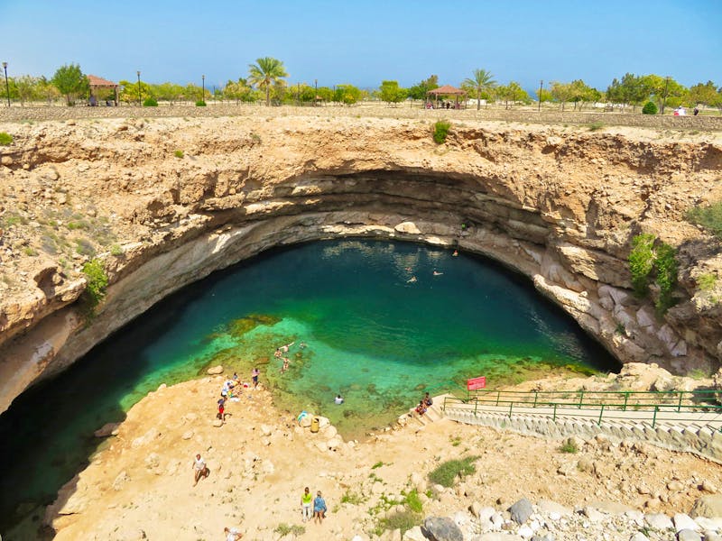 Bimah Sinkhole mit Badestelle im Oman - ©Carina Henn - Eberhardt TRAVEL