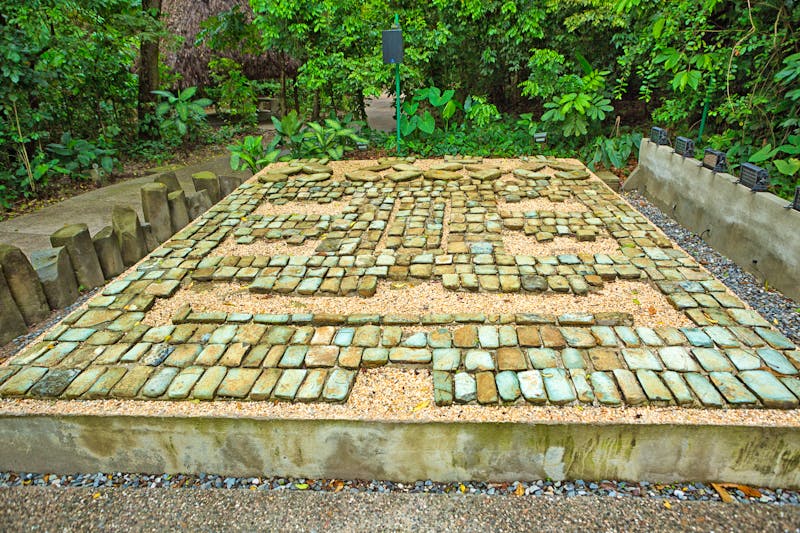 Prekolumbisches Stein-Mosaik der Olmeken im Museumspark La Venta - ©Barna Tanko - stock.adobe.com