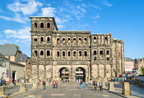 Porta Nigra in Trier - altes Stadttor der Römer &ndash; &copy; fuchsphotography - stock.adobe.com