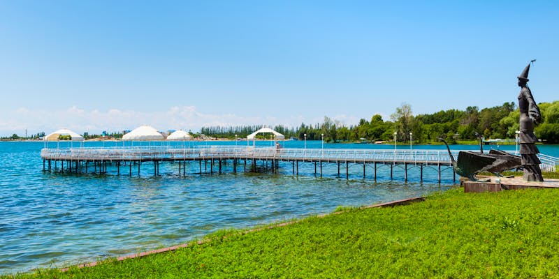 Pier am Issy-Kul See am Rukh Ordo Kulturzentrum in Tscholpon-Ata - &copy;M & G Therin-Weise www.gm-photography.eu / stock.adobe.com