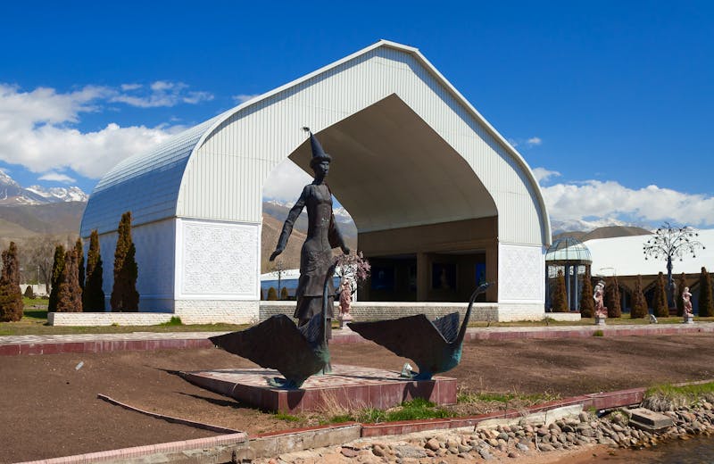 Rukh Ordo Kulturzentrum im Tscholpon-Ata am Issyk Kul See - &copy;Elena Odareeva - stock.adobe.com