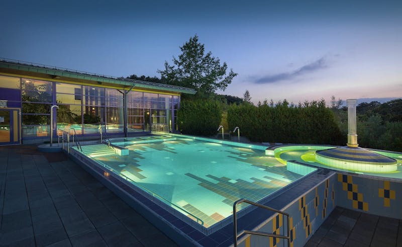 Silber-Therme Warmbad - Außenbecken – ©[Fouad Vollmer Werbeagentur]