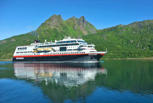 Hurtigruten-Kreuzfahrtschiff MS Trollfjord &ndash; &copy; Hurtigruten