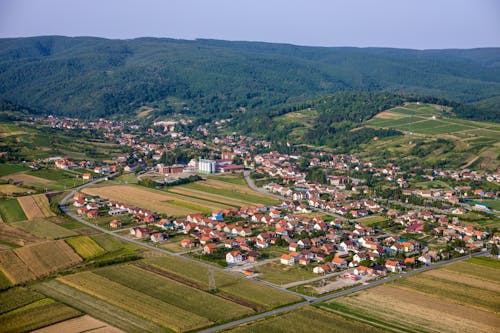 Kutjevo in Kroatien &ndash; &copy; All Rights Reserved Overflightstock/Air Photo Max