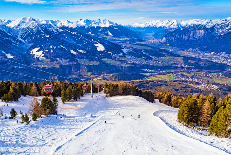 Seilbahn und Skihang am Patscherkofel bei Innsbruck - &copy;acaballero67 - stock.adobe.com