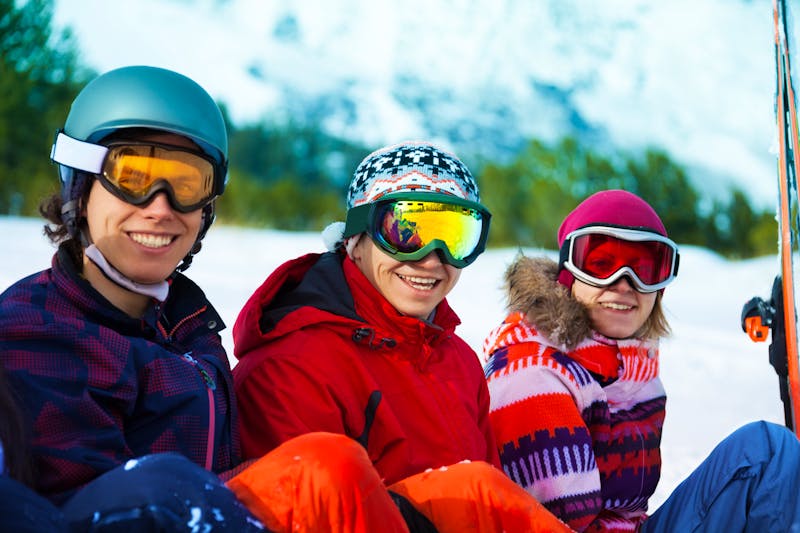 Skifahrer im Wintersportort Bansko in Bulgarien - ©Sergey Novikov - stock.adobe.com