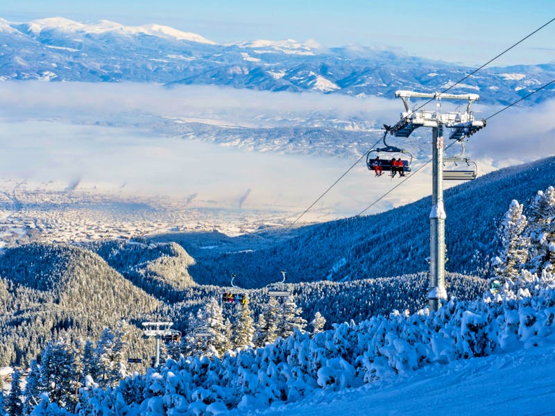 Wintersportort Bansko im Pirin-Gebirge - ©ikmerc - stock.adobe.com