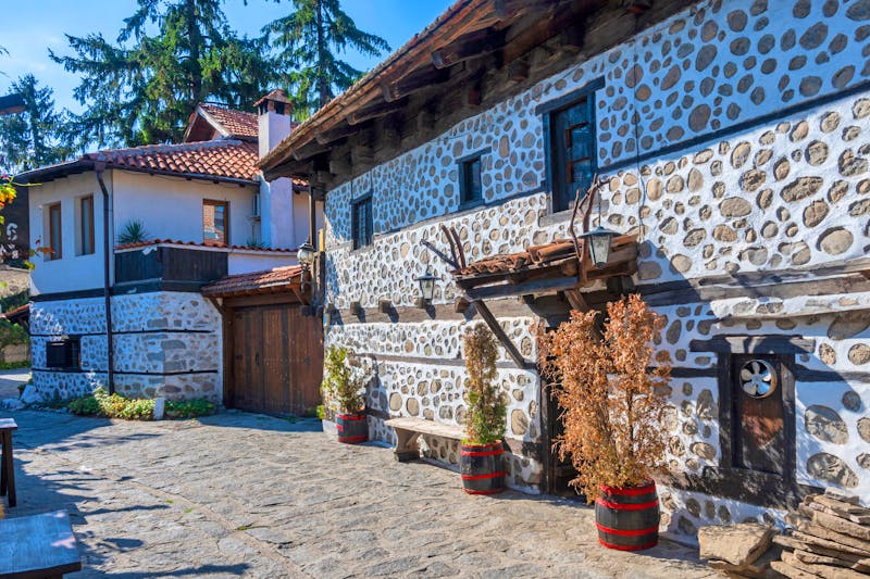 Traditionelle Architektur in der Altstadt von Bansko in Bulgarien - ©Stoyan Haytov - stock.adobe.com