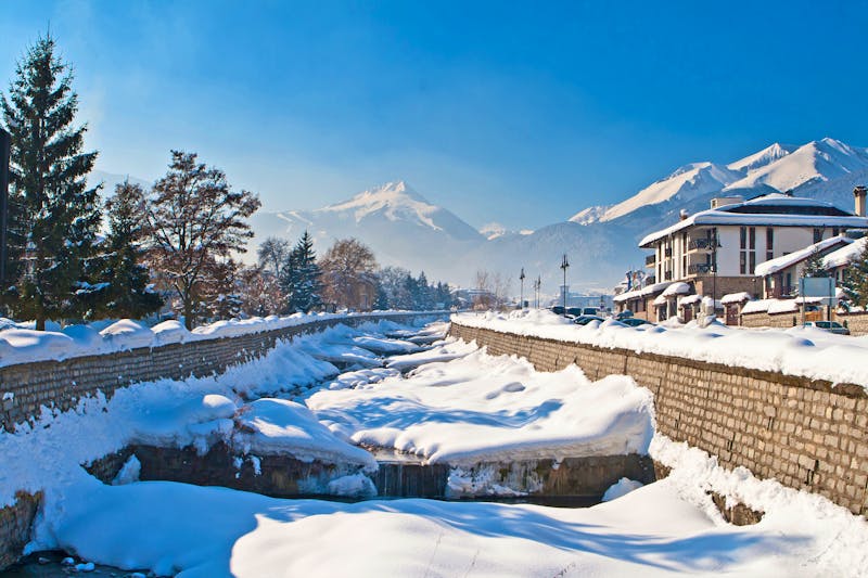 Wintersportort Bansko im Pirin-Gebirge - ©psvrusso - stock.adobe.com