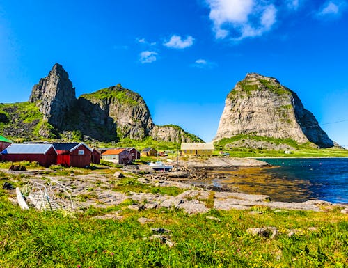 Inselgemeinde Traena am Polarkreis in Norwegen – © FornStudio - stock.adobe.com