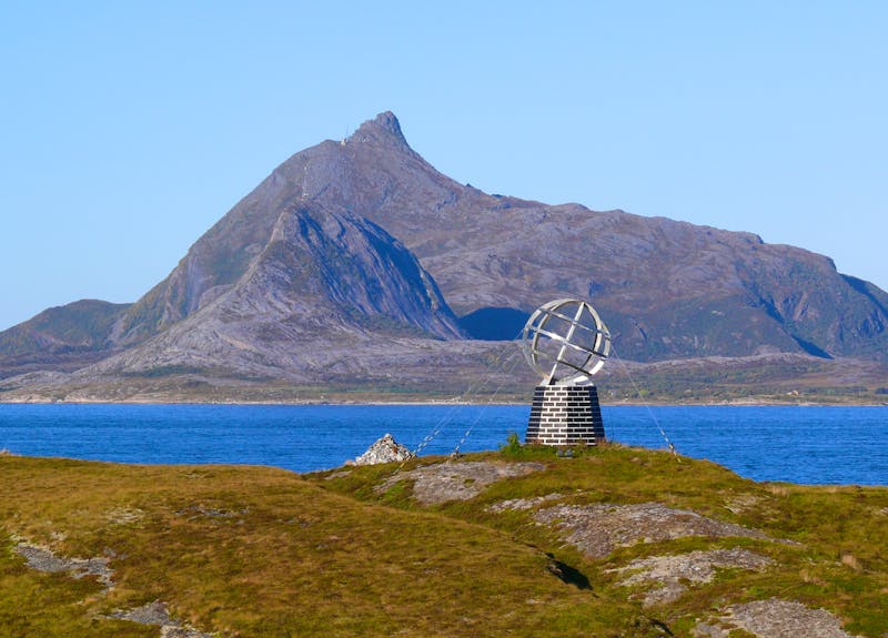 Polarkreis-Monument an der Westküste Norwegens - ©Günter Kirstaedter - Hurtigruten Photo Competition