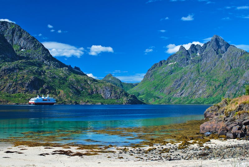 Hurtigruten-Schiff am Trollfjord - ©Bjørn Eide - Hurtigruten Photo Competition