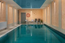 Schwimmbad – © HOTELIS Spa & Wellness