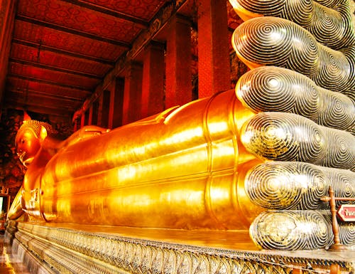 Wat Pho - der liegende Buddha in Bangkok – © zmkstudio - stock.adobe.com
