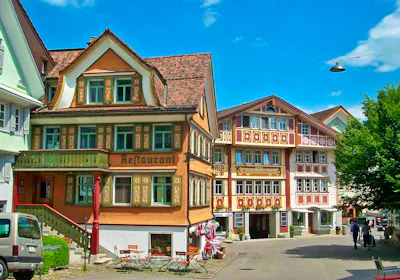 Schweizer Traditionen im Appenzellerland und Fürstentum Liechtenstein