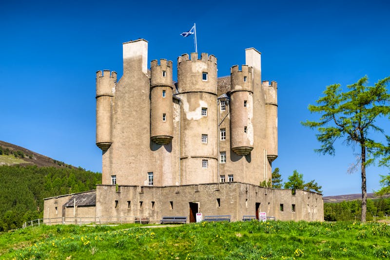 Braemar Castle in Scotland - ©Jaroslav Moravcik - stock.adobe.com