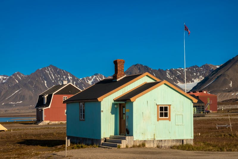 Häuser in Ny-Alesund auf Spitzbergen - ©Luis - stock.adobe.com