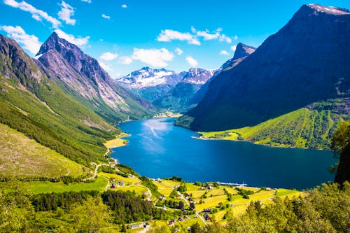 Hjörundfjord und Sunnmöre-Alpen in Norwegen &ndash; &copy; F8 \ Suport Ukraine - stock.adobe.com