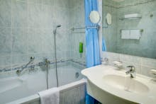 Marienbad - Ensana Health Spa Hotel Pacifik - Zimmerbeispiel Doppelzimmer Superior - Badezimmer – © Jan Prerovsky