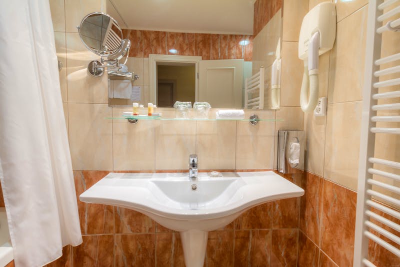 Marienbad - Ensana Health Spa Hotel Centralni Lazne - Zimmerbeispiel Superior Plus - Badezimmer – ©Ensana Health Spa Hotel Centralni Lazne