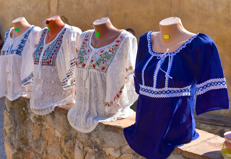 Traditionelle Leinen-Blusen in Rasnov - Transsylvanien - ©Rusana - stock.adobe.com