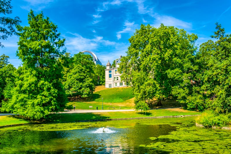 Teich im Leopoldpark in Brüssel - ©dudlajzov - stock.adobe.com