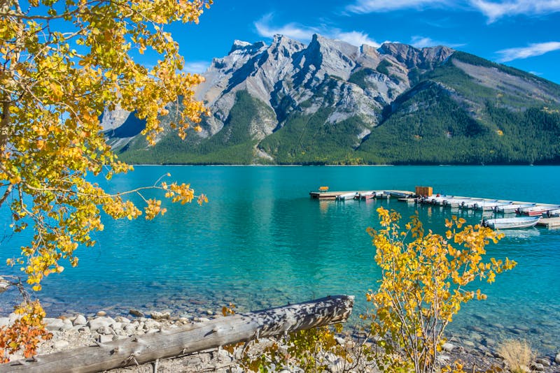 Lake Minnewanka - ©ilongplay - stock.adobe.com