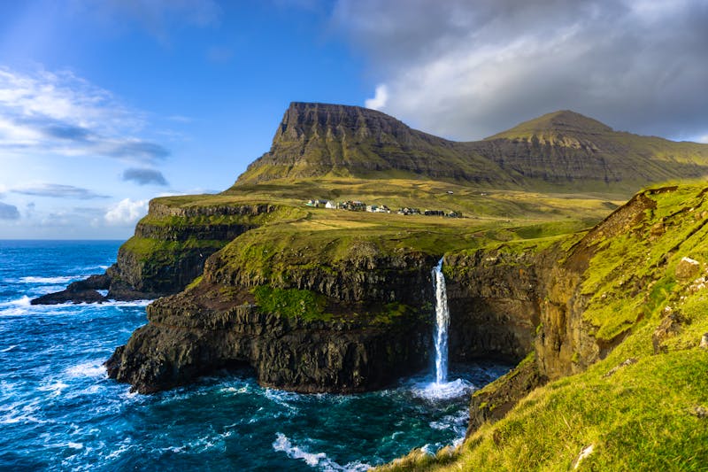 Mulafossur - Wasserfall auf der Färöer-Insel Vagar - ©Alexandra - stock.adobe.com