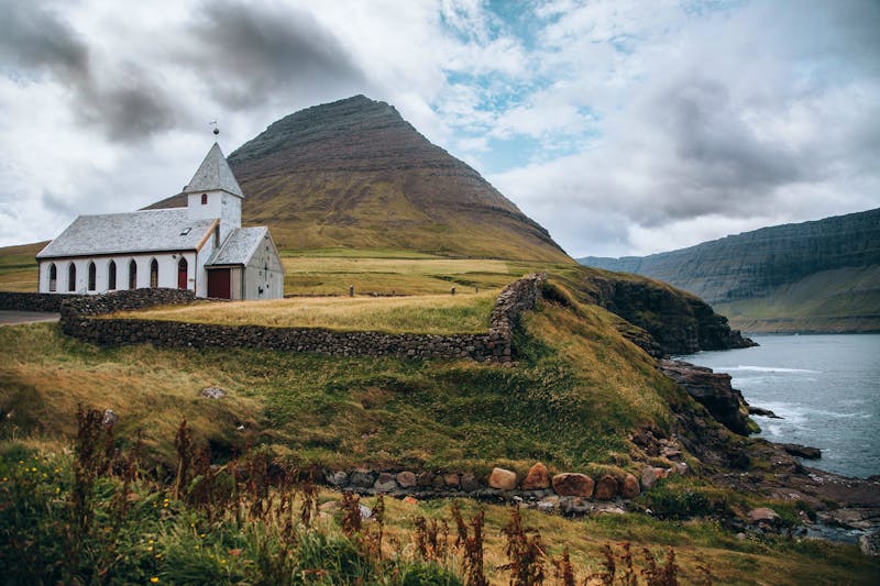 Vidareidi Kirche auf der Insel Vidoy - Färöer-Inseln - ©chemistkane - stock.adobe.com